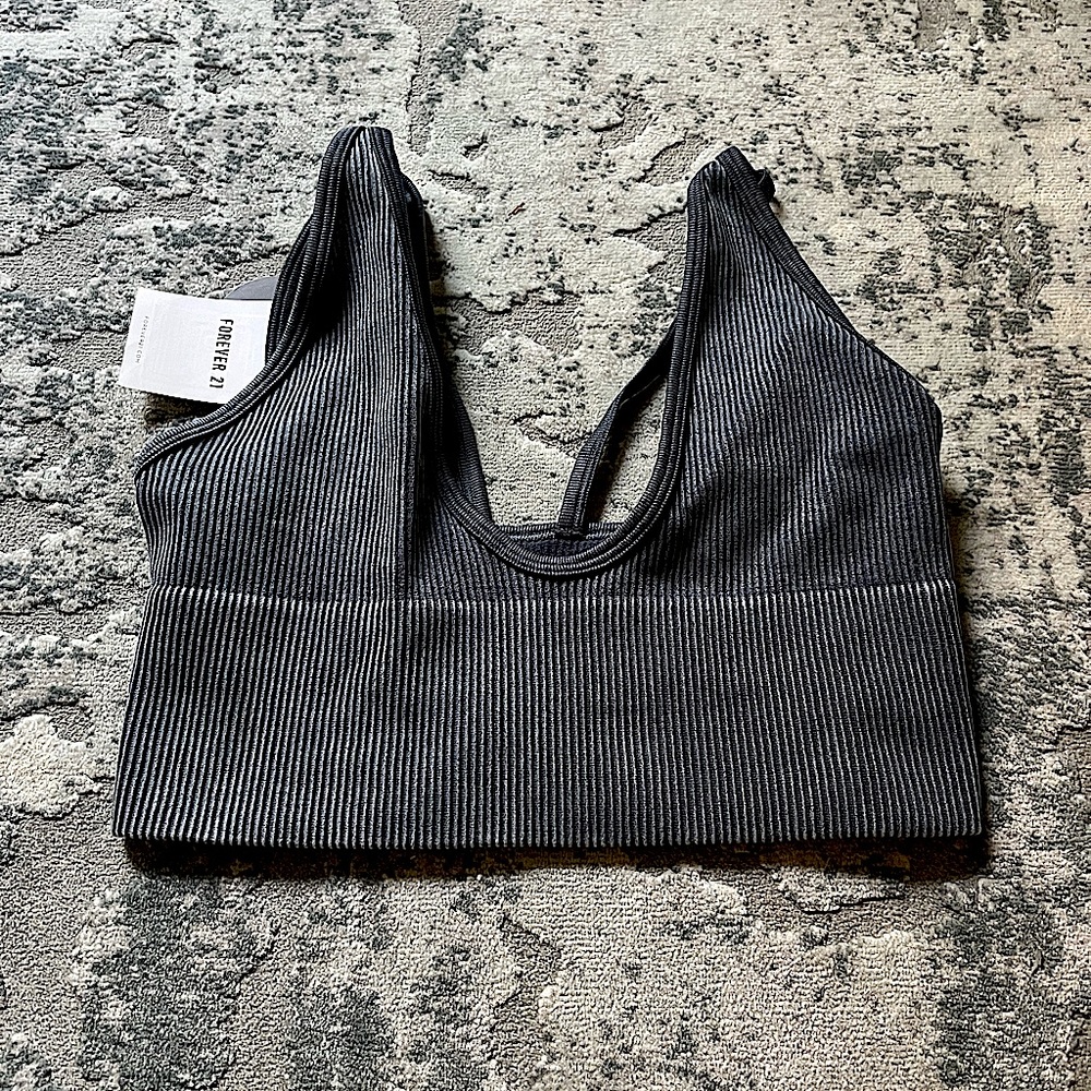 Women's Forever 21 knit crop top. Size S/M